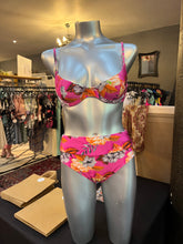 Load image into Gallery viewer, Mae bikini (floral)
