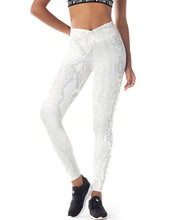 Load image into Gallery viewer, Snakeskin leggings
